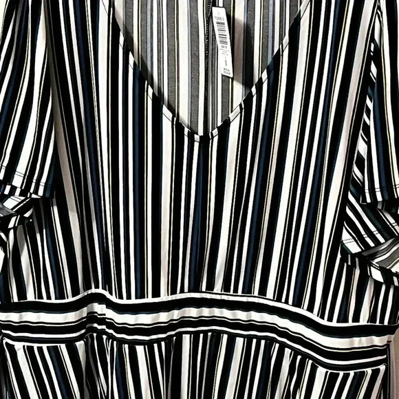NWT Torrid Midi Dress Women 5X Stripe Crepe Studio Flutter Slv Green Tie Waist - Picture 4 of 6